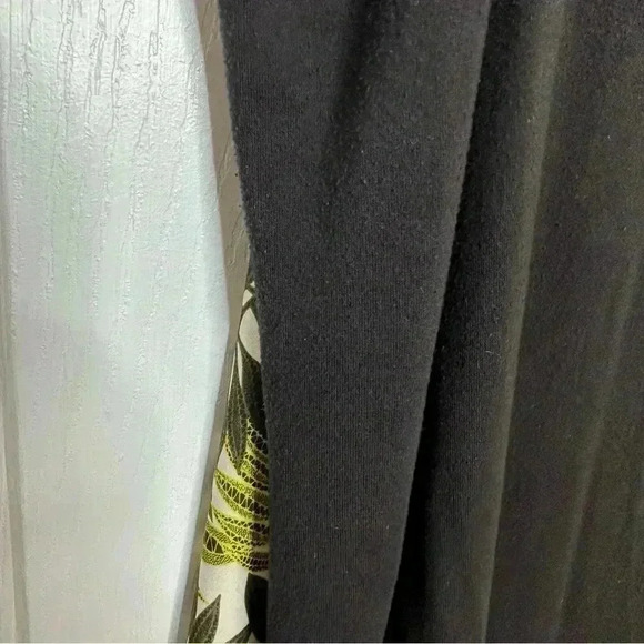 George Tank Top Sleeveless Leaves Yellow, Black, & Green Size XXL - Picture 13 of 16